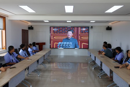 PA真人组织党员职工共观阅兵式 铭记历史汲取奋进力量